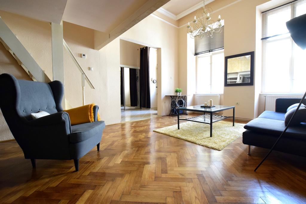 Apartment Budget By Hi5 - Október 6 Str 4 *